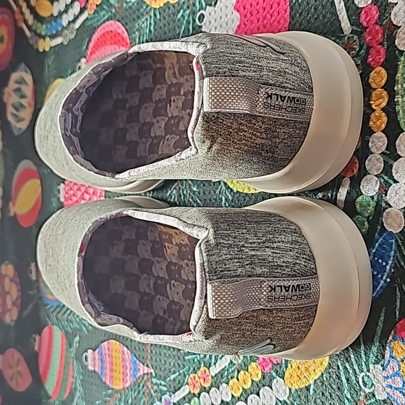 SKETCHERS GO WALK Joy Bella Yorkie Slip-Ins - Picture 6 of 6